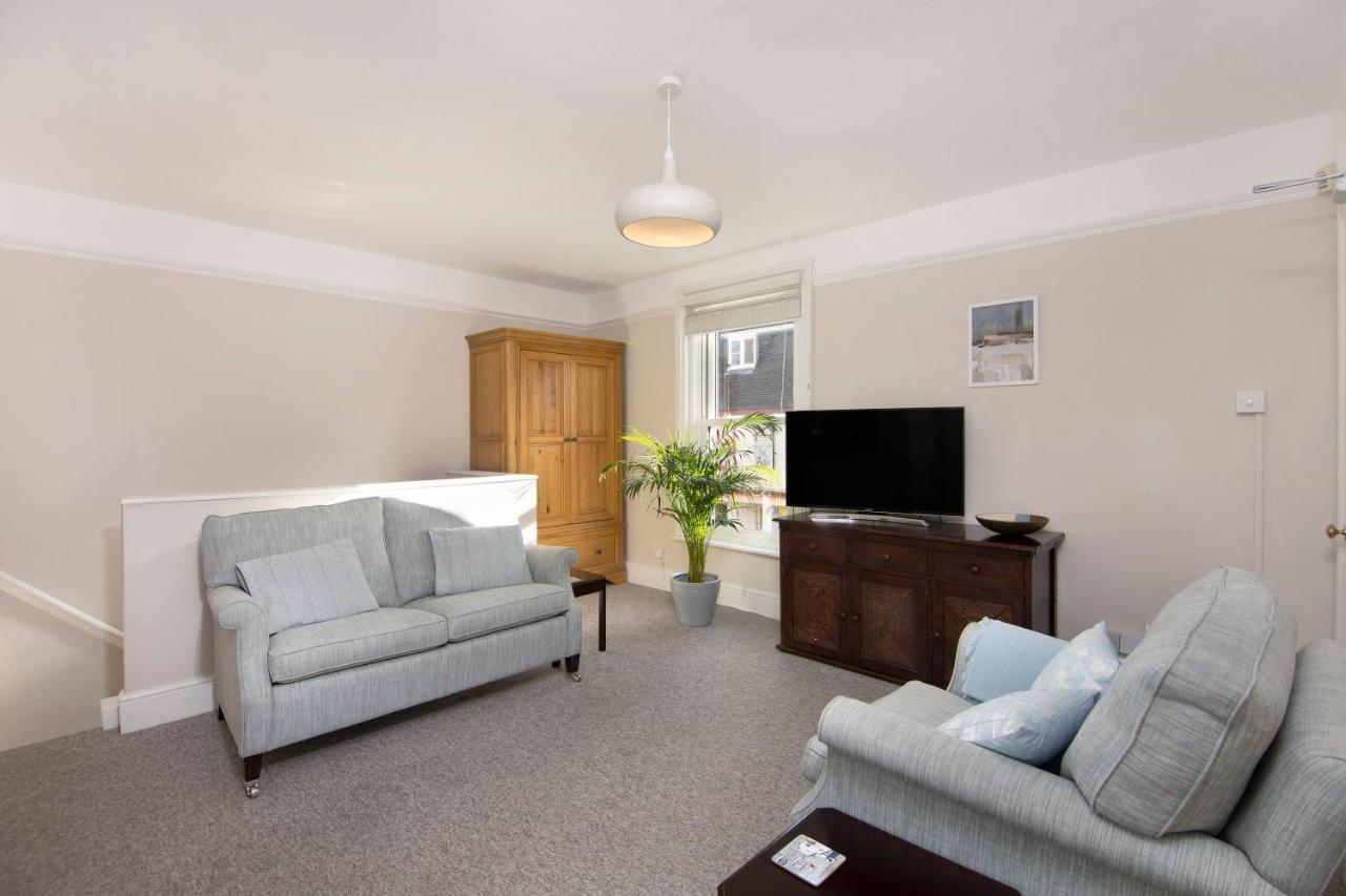 Salt Lane Apartment